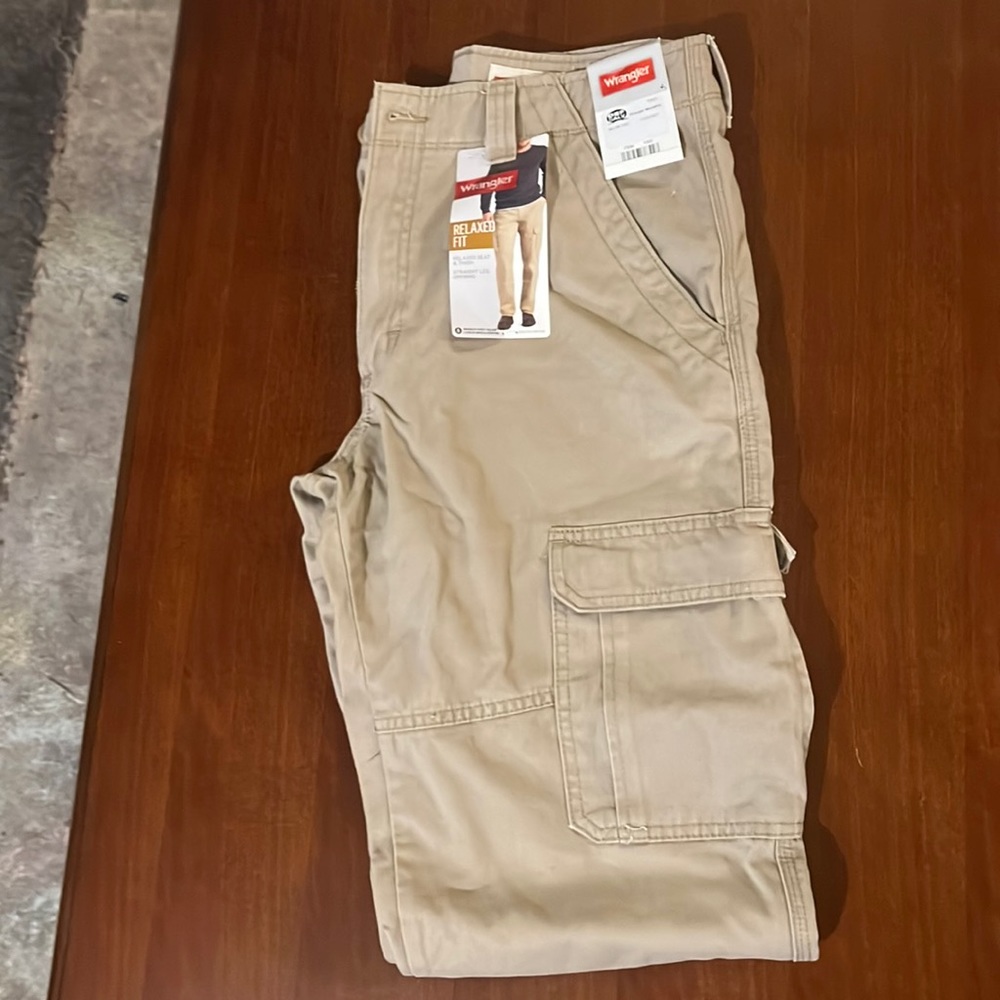 Wrangler Relaxed Fit khaki cargo pants